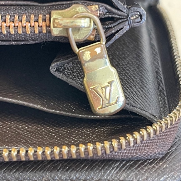 Louis Vuitton Preloved Damier Ebene Zippy Wallet w/ Certificate of Authenticity - Picture 9 of 14